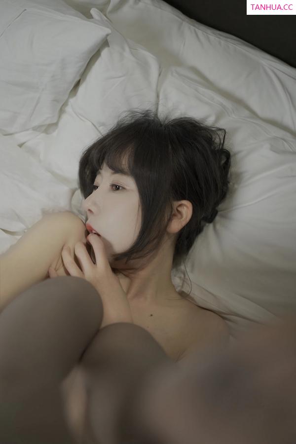   [XiuRen]高清写真图 2023.05.22 No.6776 夏馨瑶 黑丝短裙第71张图片